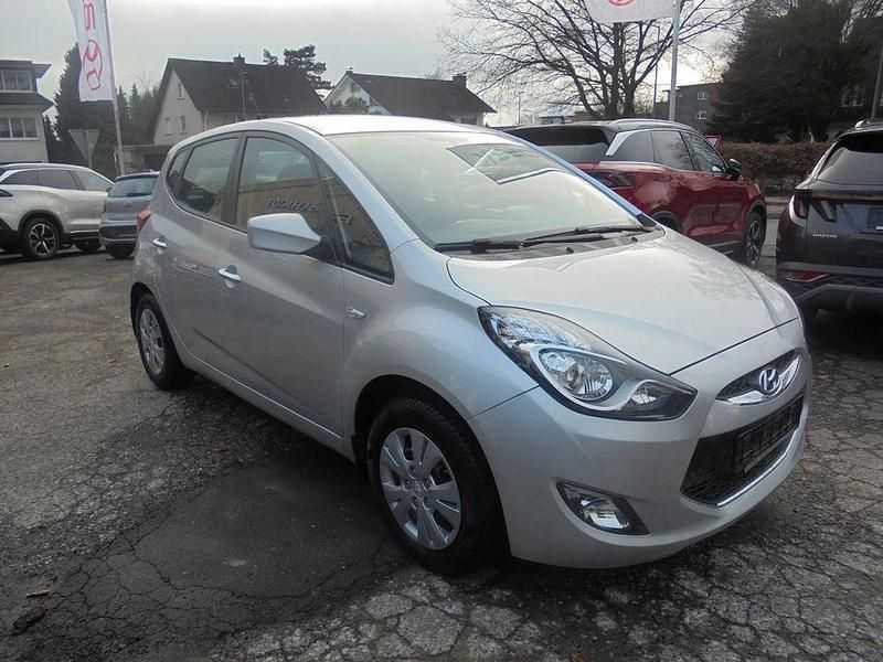 Gebraucht Hyundai ix20 Techniq 125 PS (91 kW) 2014 Silber Kleinwagen