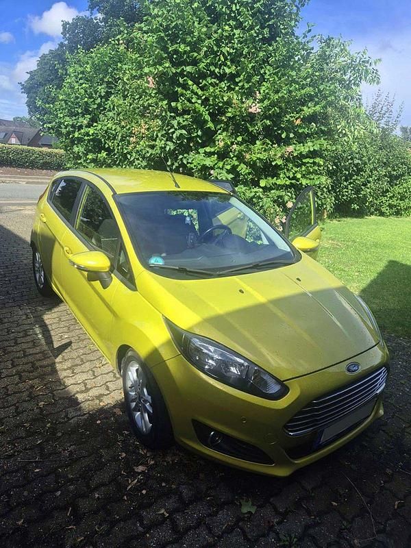 Gelb Gebraucht 2016 Ford Fiesta Kleinwagen | 6.000 € (Fairer Preis) - Bild 1/4
