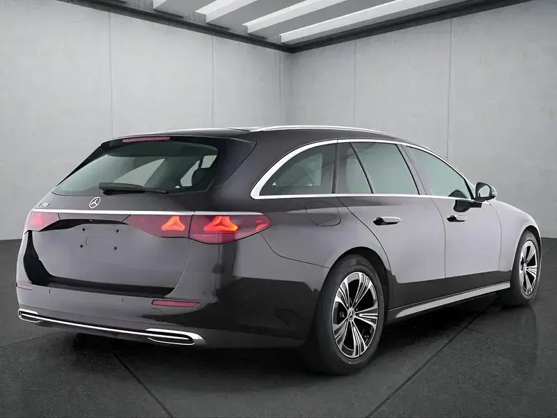 Gebraucht Mercedes E200 204 PS (150 kW) 2025 Schwarz Kombi