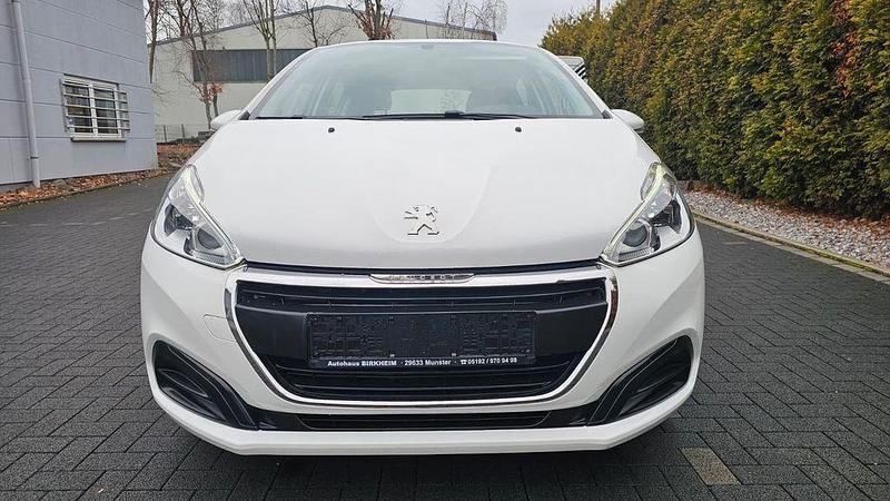 Gebraucht Peugeot 208 Active 68 PS (50 kW) 2015 Weiß Kleinwagen