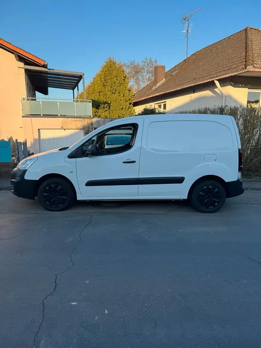 Gebraucht Peugeot Partner 75 PS (55 kW) 2017 Weiß Van / Kleinbus