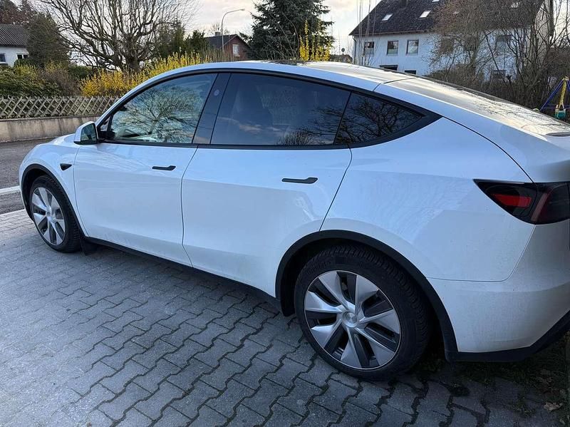 Gebraucht Tesla Model Y Standard Range 219 kW (299 PS) 2024 Weiß SUV