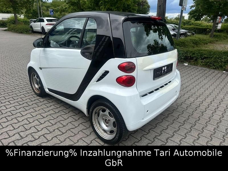 Weiß Gebraucht 2011 Smart ForTwo Coupé Kleinwagen | 4.880 € (Fairer Preis) - Bild 1/4