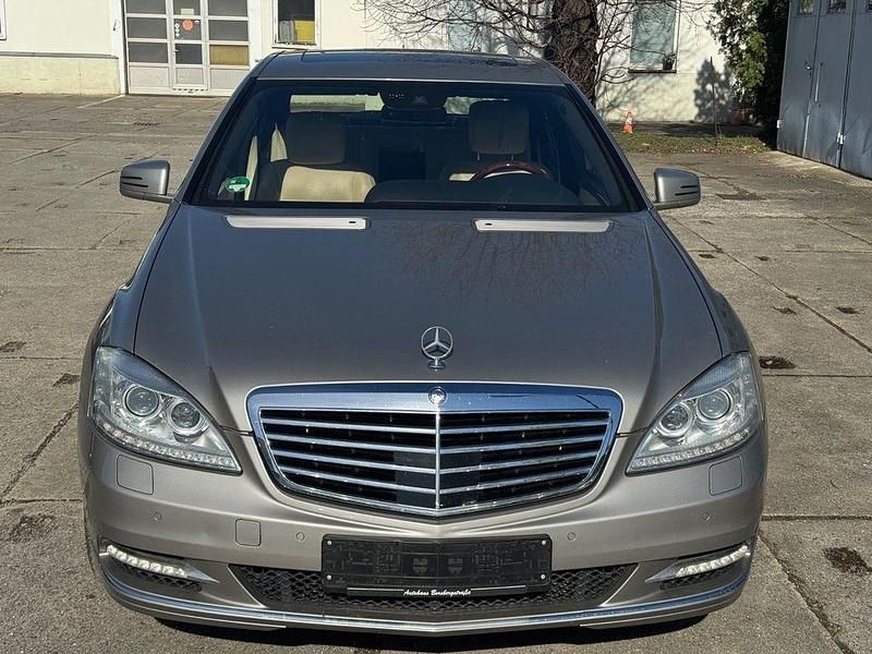 Gebraucht Mercedes S500 435 PS (319 kW) 2012 Gold Limousine