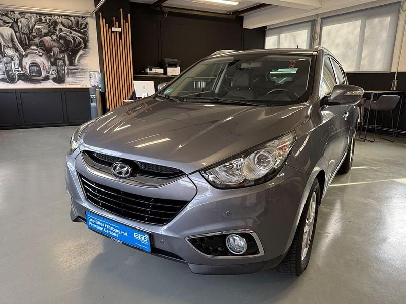 Grau Gebraucht 2012 Hyundai ix35 Premium SUV | 11.000 € (Fairer Preis) - Bild 1/4