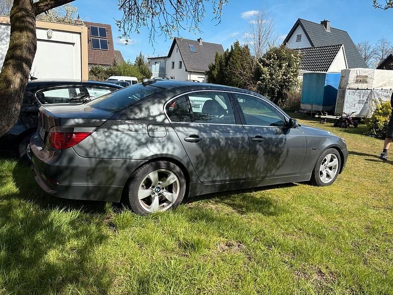 Gebraucht BMW 525 177 PS (130 kW) 2005 Grau Limousine