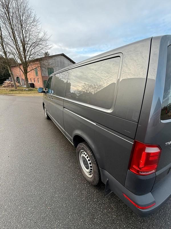 Gebraucht VW Transporter 140 PS (102 kW) 2016 Grau Van