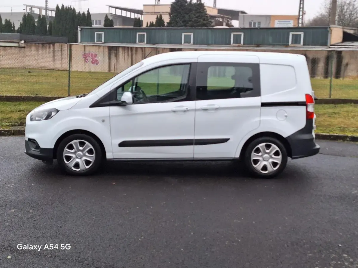 Gebraucht Ford Transit Courier Trend 101 PS (74 kW) 2018 Weiß Van