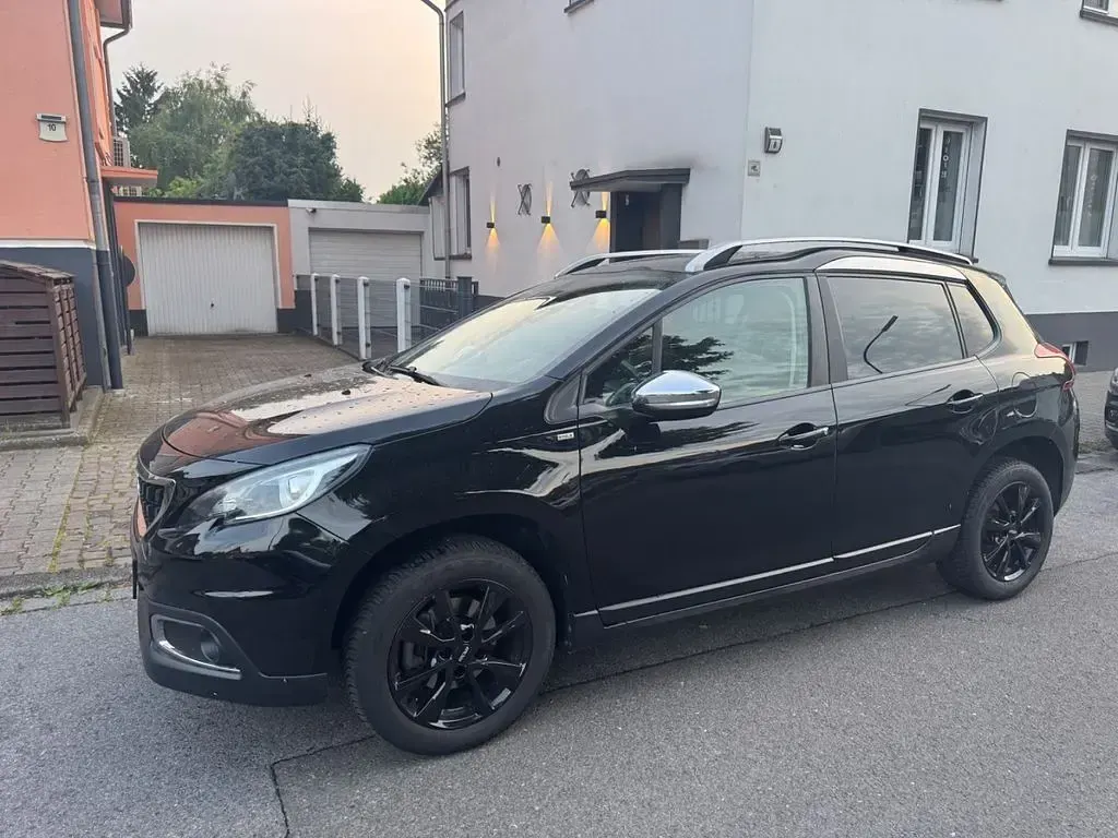 Second-hand Peugeot 2008 110 CP (80 kW) 2017 Negru SUV