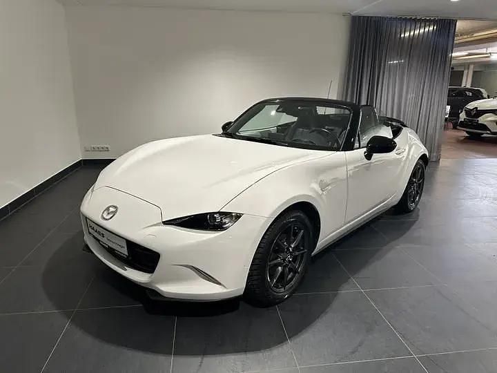 Weiß Gebraucht 2018 Mazda MX5 Exclusive-Line Cabrio | 17.900 € - Bild 1/4