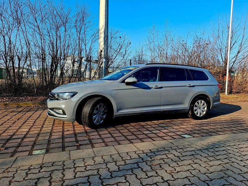 Gebraucht VW Passat Business 122 PS (89 kW) 2022 Grau Kombi