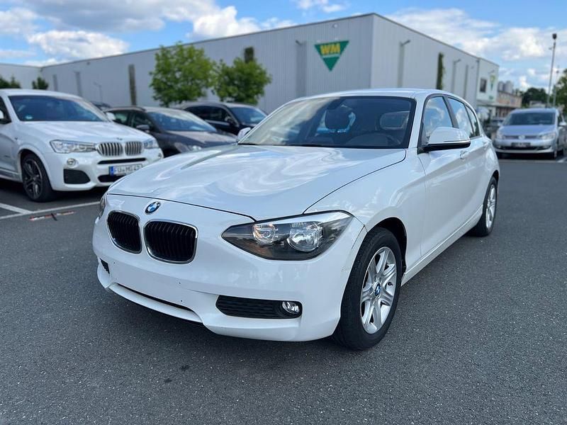 Weiß Gebraucht 2014 BMW 114 Advantage Kleinwagen | 7.950 € (Guter Preis) - Bild 1/4