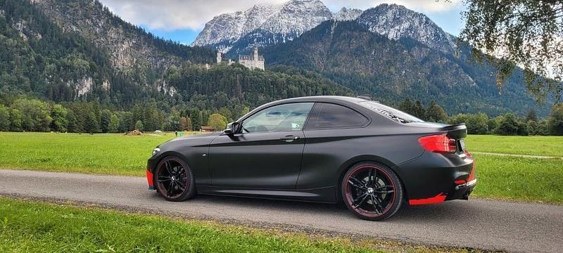 Rot Gebraucht 2017 BMW 220 Performance Coupé | 27.500 € - Bild 1/4