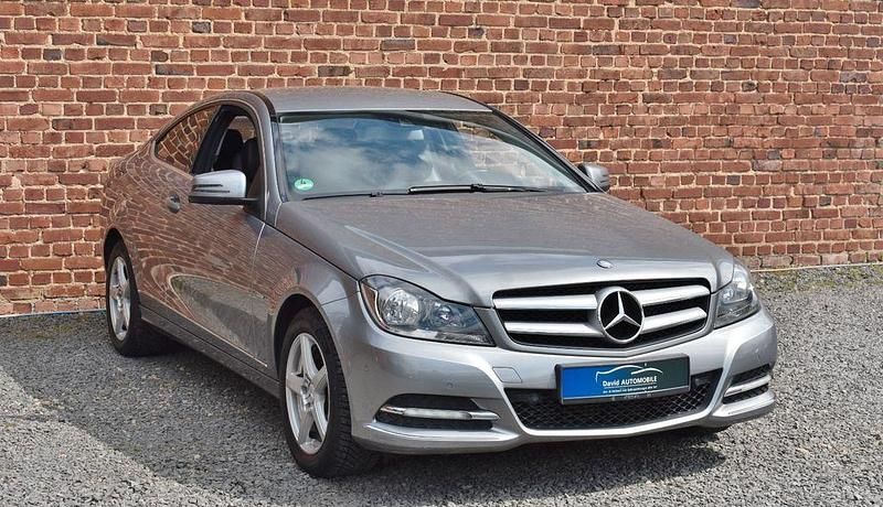 Gebraucht Mercedes C180 156 PS (114 kW) 2011 Silber Coupé