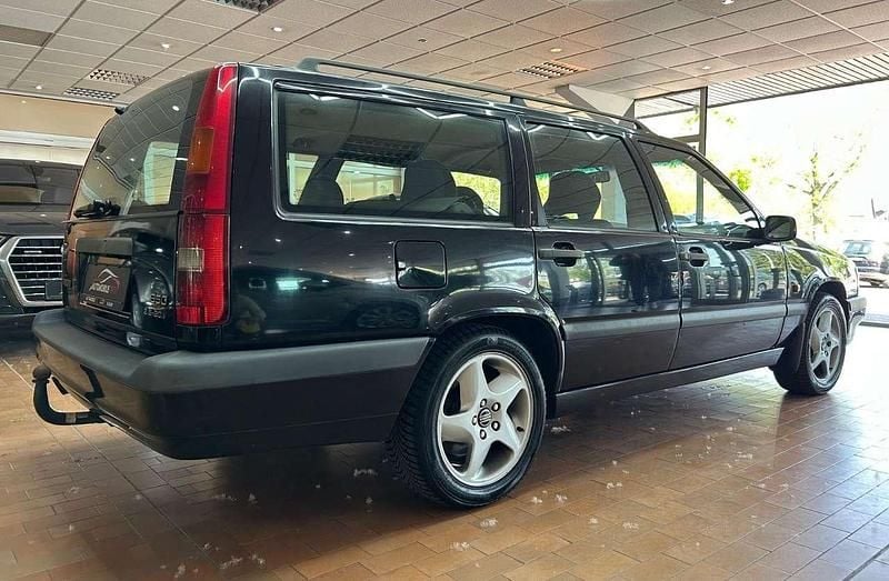 Second-hand Volvo 850 170 CP (125 kW) 1996 Negru Break