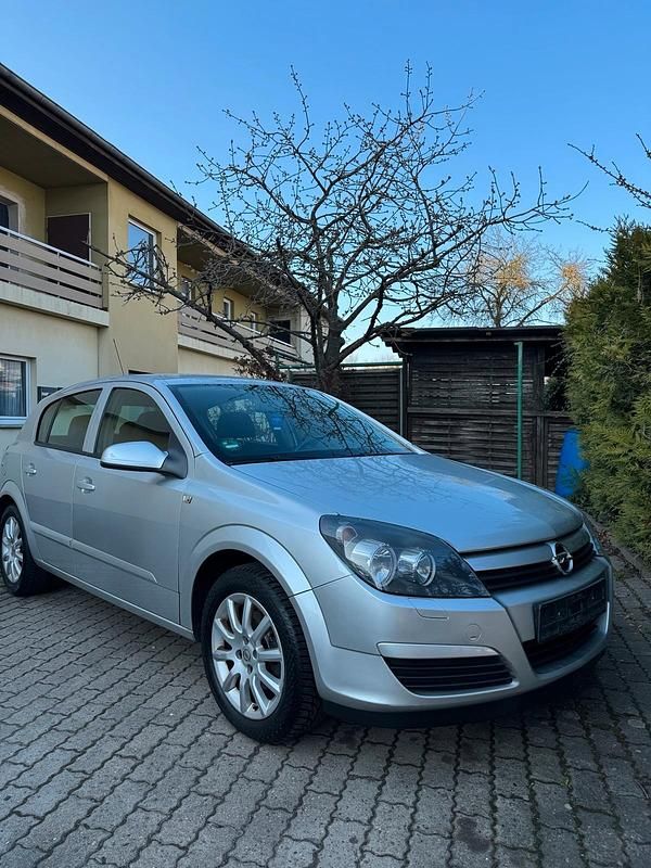Gebraucht Opel Astra 105 PS (77 kW) 2004 Silber Kleinwagen