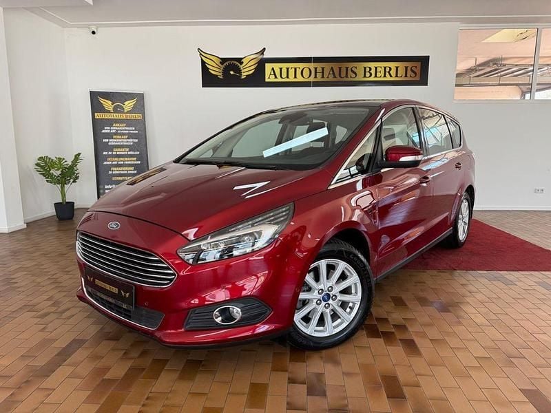 Rot Gebraucht 2016 Ford S-MAX Titanium Van / Kleinbus | 14.399 € (Guter Preis) - Bild 1/4