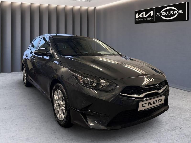 Neu Kia Ceed 101 PS (74 kW) 2025 Grau Kleinwagen