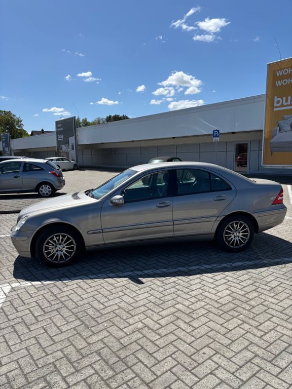 Silber Gebraucht 2004 Mercedes 200 Limousine | 2.500 € (Guter Preis) - Bild 1/4