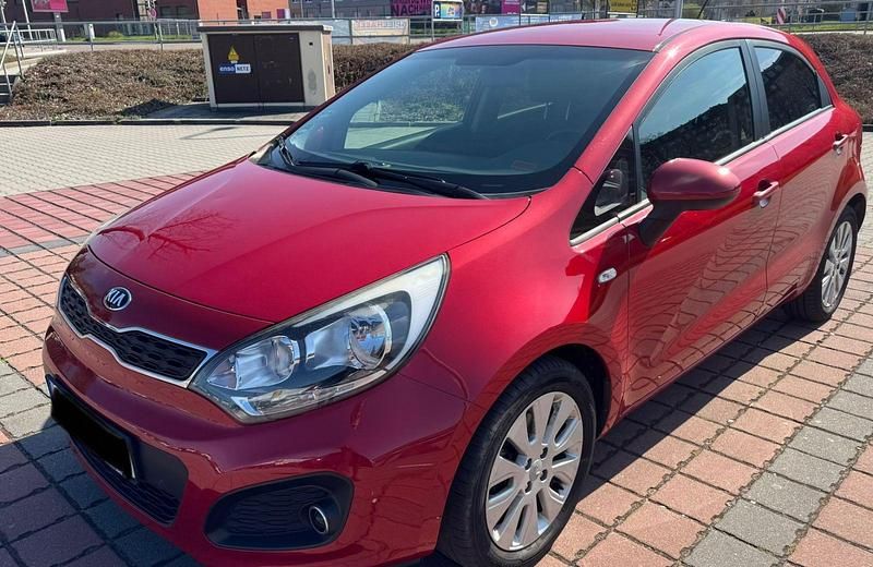 Gebraucht Kia Rio 86 PS (63 kW) 2013 Rot Kleinwagen