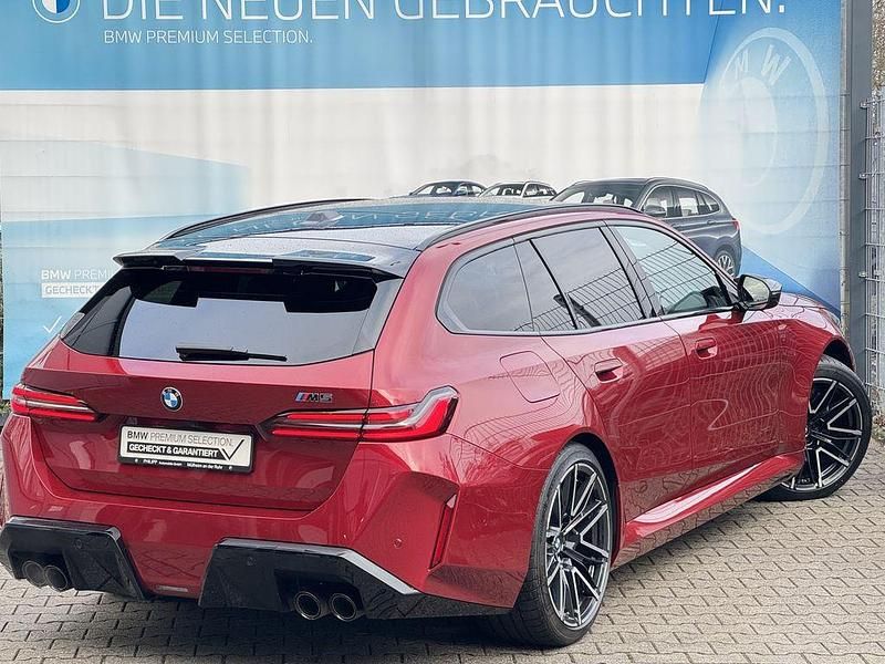 Gebraucht BMW M5 Performance 727 PS (534 kW) 2025 Dragon fire rot metallic Kombi