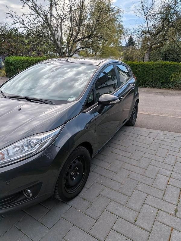 Gebraucht Ford Fiesta Titanium 101 PS (74 kW) 2017 Grau Limousine
