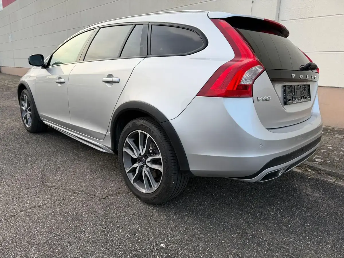 Gebraucht Volvo V60 CC 150 PS (110 kW) 2016 Silber Kombi