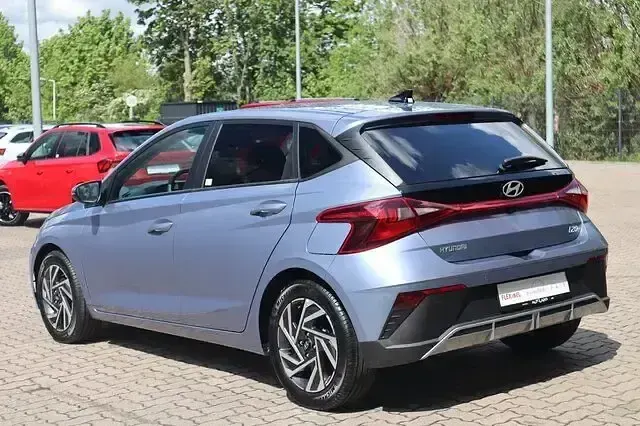 Neu Hyundai i20 Blackline 90 PS (66 kW) 2026 Gelb Kleinwagen