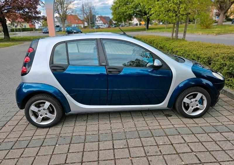 Usata Smart ForFour Passion 75 CV (55 kW) 2004 Blu Utilitaria