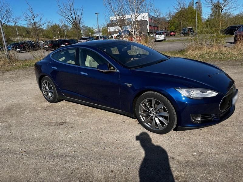 Second-hand Tesla Model S 409 kW (557 CP) 2016 Albastru Hatchback