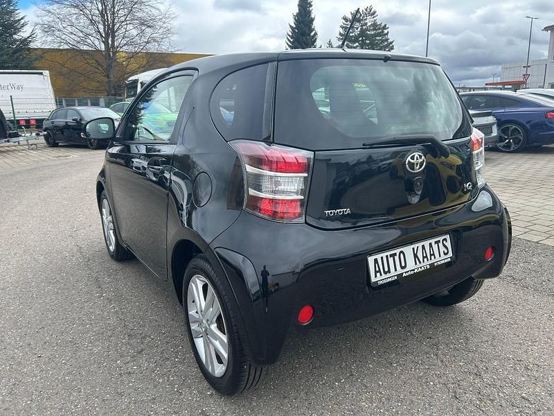 Gebraucht Toyota iQ Basis 98 PS (72 kW) 2013 Schwarz Kleinwagen