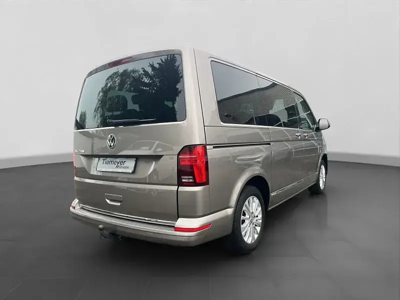 Używany VW Multivan Generation Six 150 KM (110 kW) 2022 Beżowy Minivan