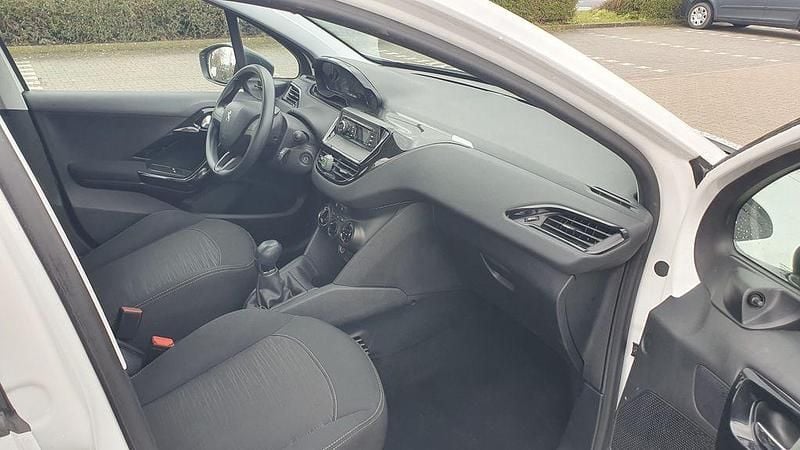 Gebraucht Peugeot 208 Access 68 PS (50 kW) 2014 Weiß Kleinwagen