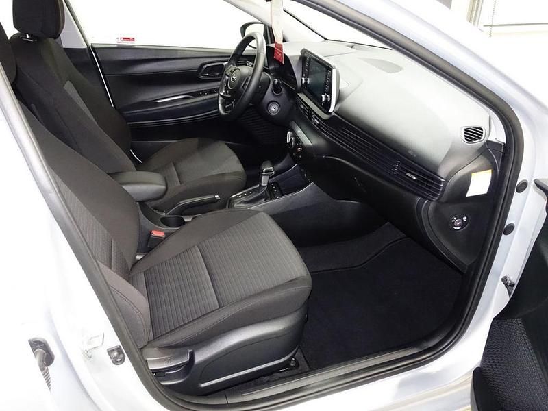 Gebraucht Hyundai i20 Trend 120 PS (88 kW) 2022 Silber Kleinwagen