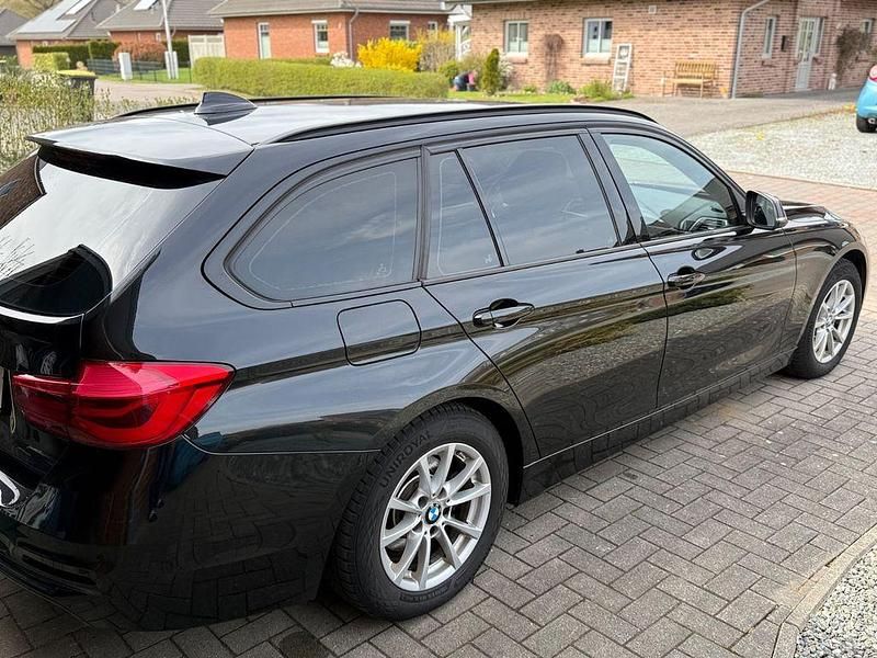 Usata BMW 318 150 CV (110 kW) 2017 Nero Station wagon