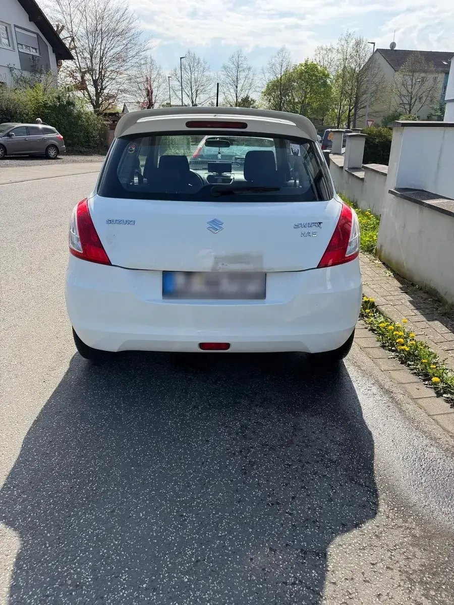 Gebraucht Suzuki Swift 97 PS (71 kW) 2012 Weiß Kleinwagen