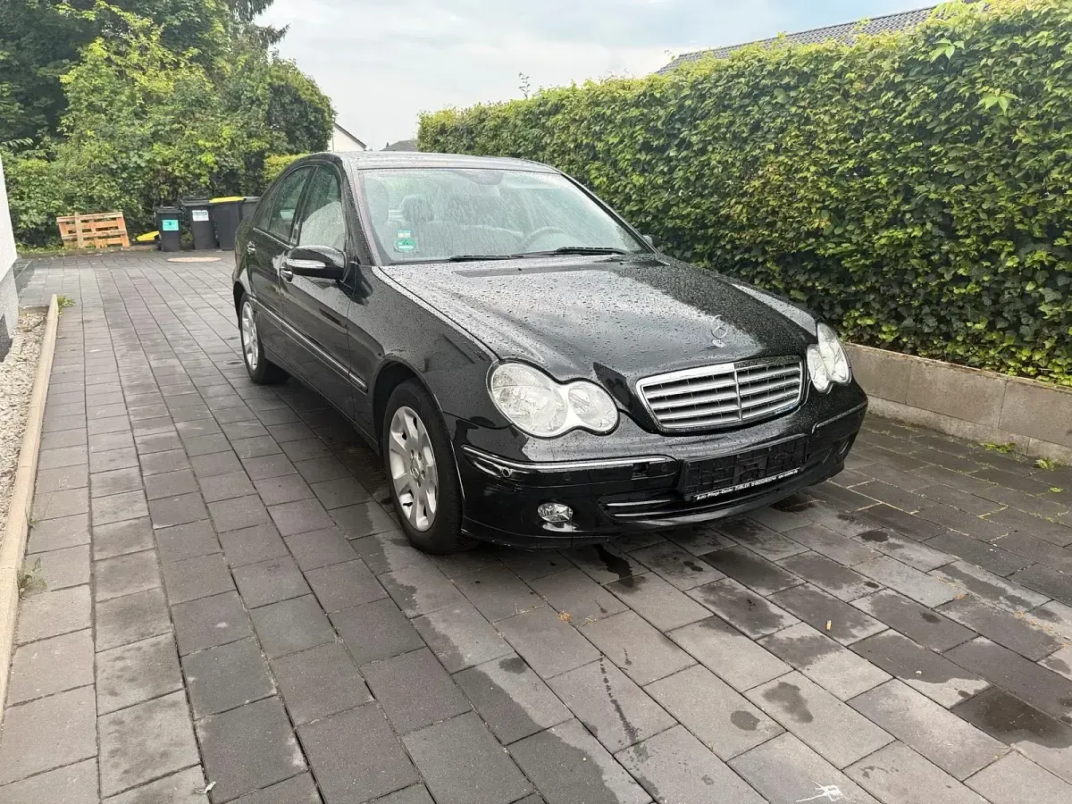 Gebraucht Mercedes C200 Elegance 122 PS (89 kW) 2007 Schwarz Limousine