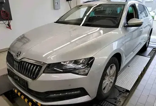 Gebraucht Skoda Superb Ambition 150 PS (110 kW) 2024 Silber Kombi