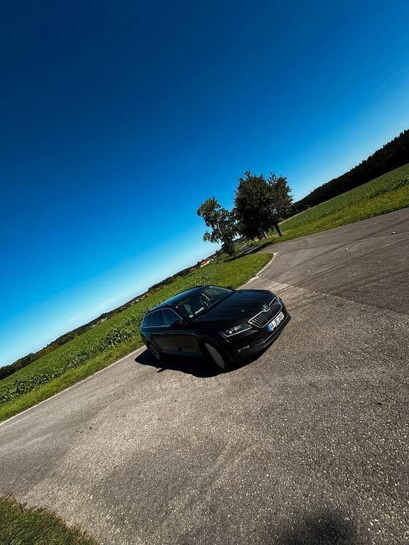 Braun Gebraucht 2017 Skoda Superb LAURIN & KLEMENT Limousine | 17.500 € (Guter Preis) - Bild 1/4