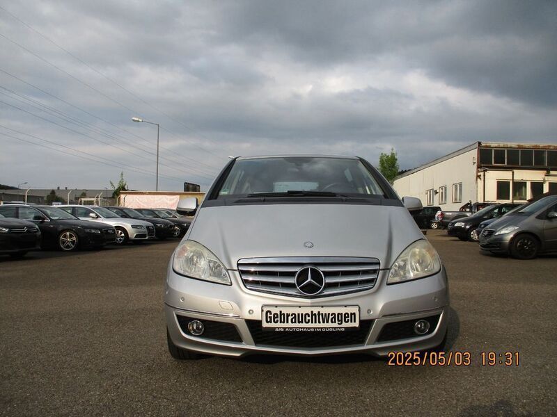 Silber Gebraucht 2010 Mercedes A160 Van / Kleinbus | 3.890 € (Fairer Preis) - Bild 1/4