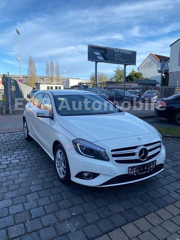 Gebraucht Mercedes A180 122 PS (89 kW) 2012 Weiß Limousine