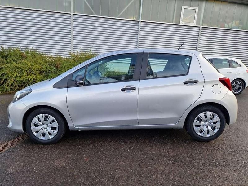 Gebraucht Toyota Yaris Basis 69 PS (50 kW) 2014 Silber Kleinwagen