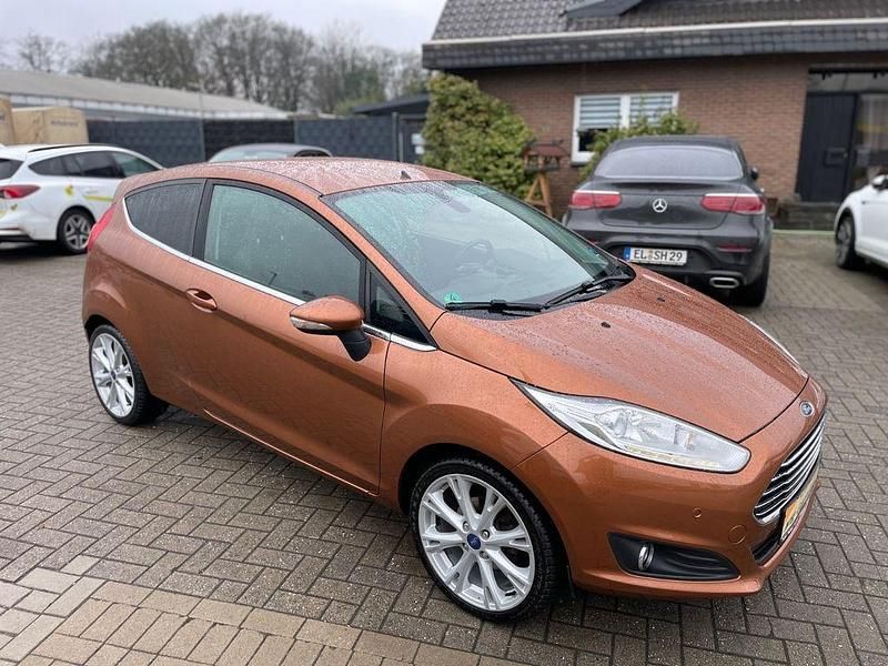 Gebraucht Ford Fiesta Titanium 101 PS (74 kW) 2016 Braun Kleinwagen