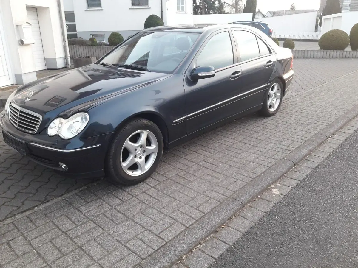 Gebraucht Mercedes C200 Avantgarde 170 PS (125 kW) 2003 Blau Limousine