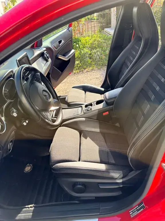 Gebraucht Mercedes GLA180 122 PS (89 kW) 2018 Rot SUV