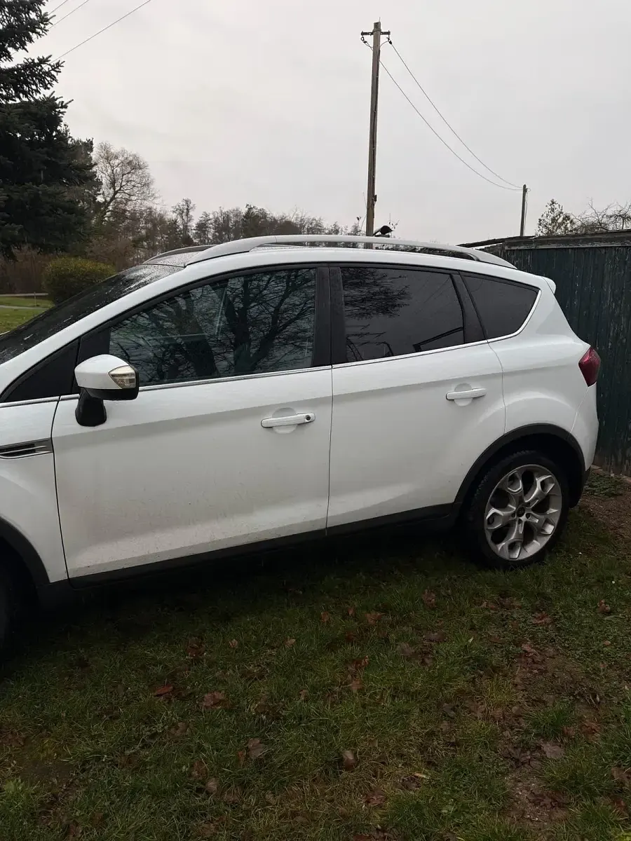 Usado Ford Kuga 163 HP (119 kW) 2010 Branco SUV