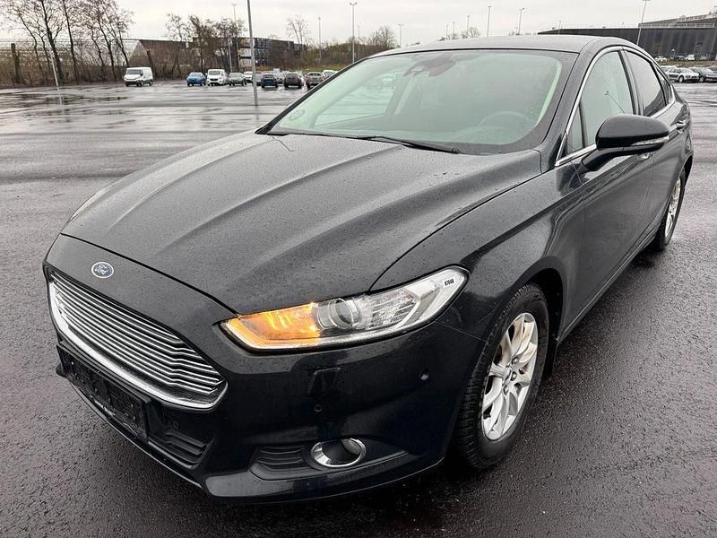 Gebraucht Ford Mondeo Trend 160 PS (117 kW) 2015 Schwarz Limousine
