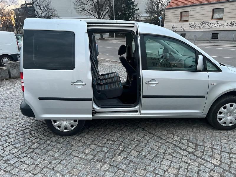 Gebraucht VW Caddy 102 PS (75 kW) 2011 Silber Van / Kleinbus
