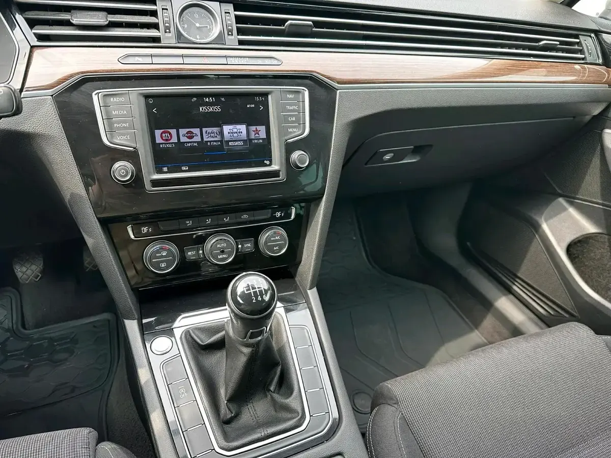 Gebraucht VW Passat 150 PS (110 kW) 2017 Silber Kombi