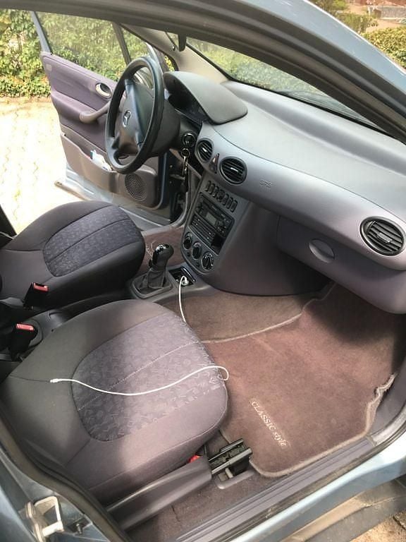 Grau Gebraucht 2002 Mercedes A140 Classic Van / Kleinbus | 1.500 € (Fairer Preis) - Bild 1/4